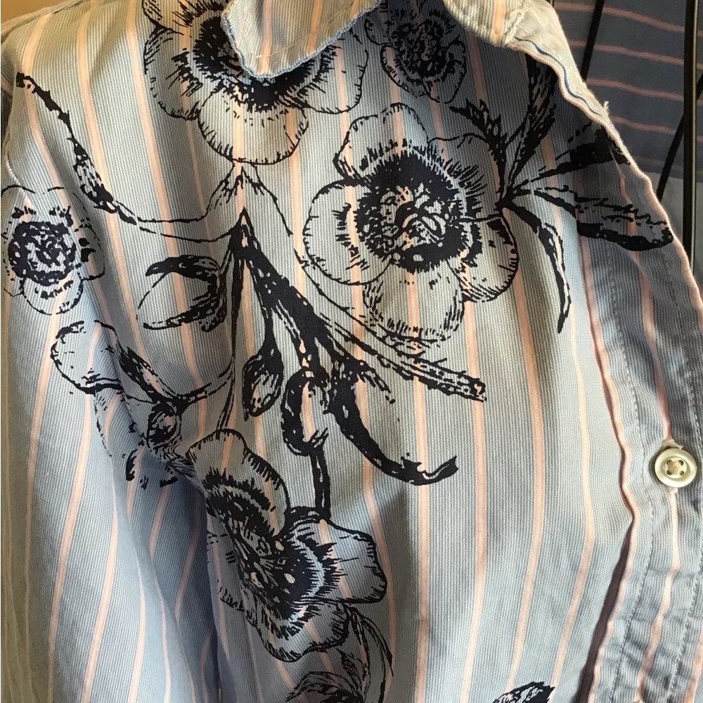 GAP Blouse Shirt Button Down fitted 0 Floral Accent - Picture 2 of 8